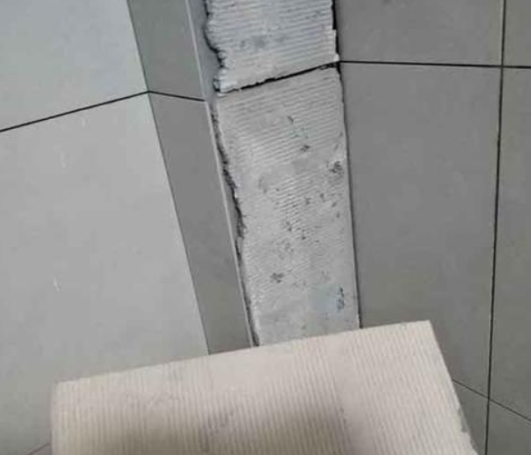溪湖瓷砖空鼓维修公司分享下厨房瓷砖脱落的补救措施。